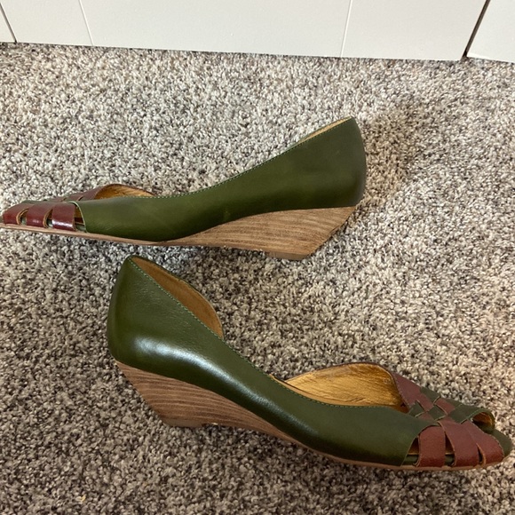 Seychelles Retro Green, Burgundy, and Brown Peep Toe Wedges Size 8 - Picture 4 of 10